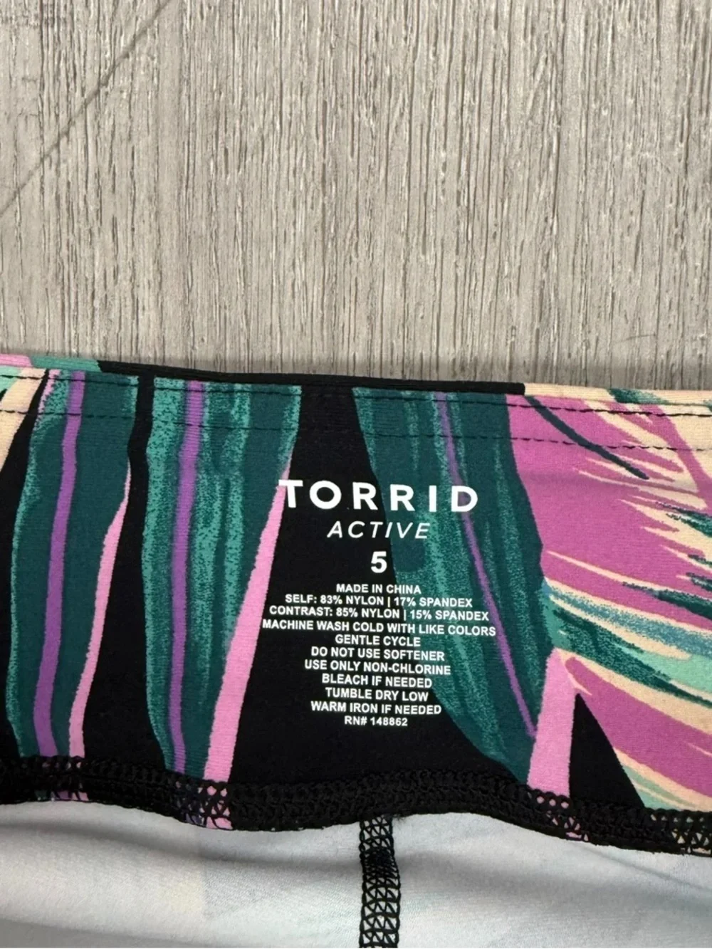 Torrid Black Tropical Performance Core Crop Active Leggings - New - Size 28 (5)